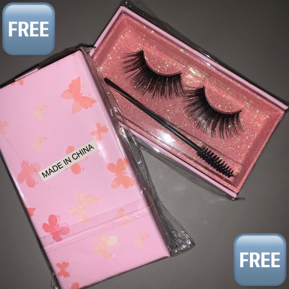 🆓 Free Lashes With Purchase